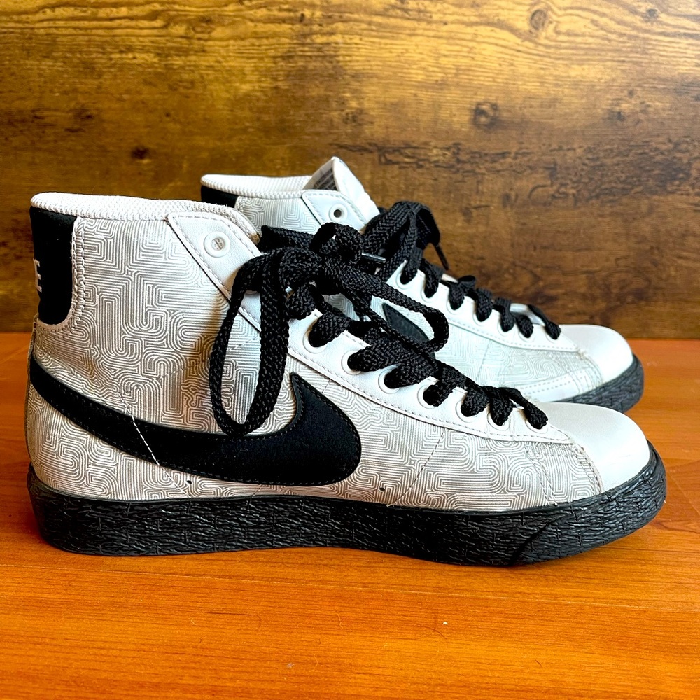 Nike Blazer High Sneakers: Men’s 6.5 or Women’s 7.5/8. White and black